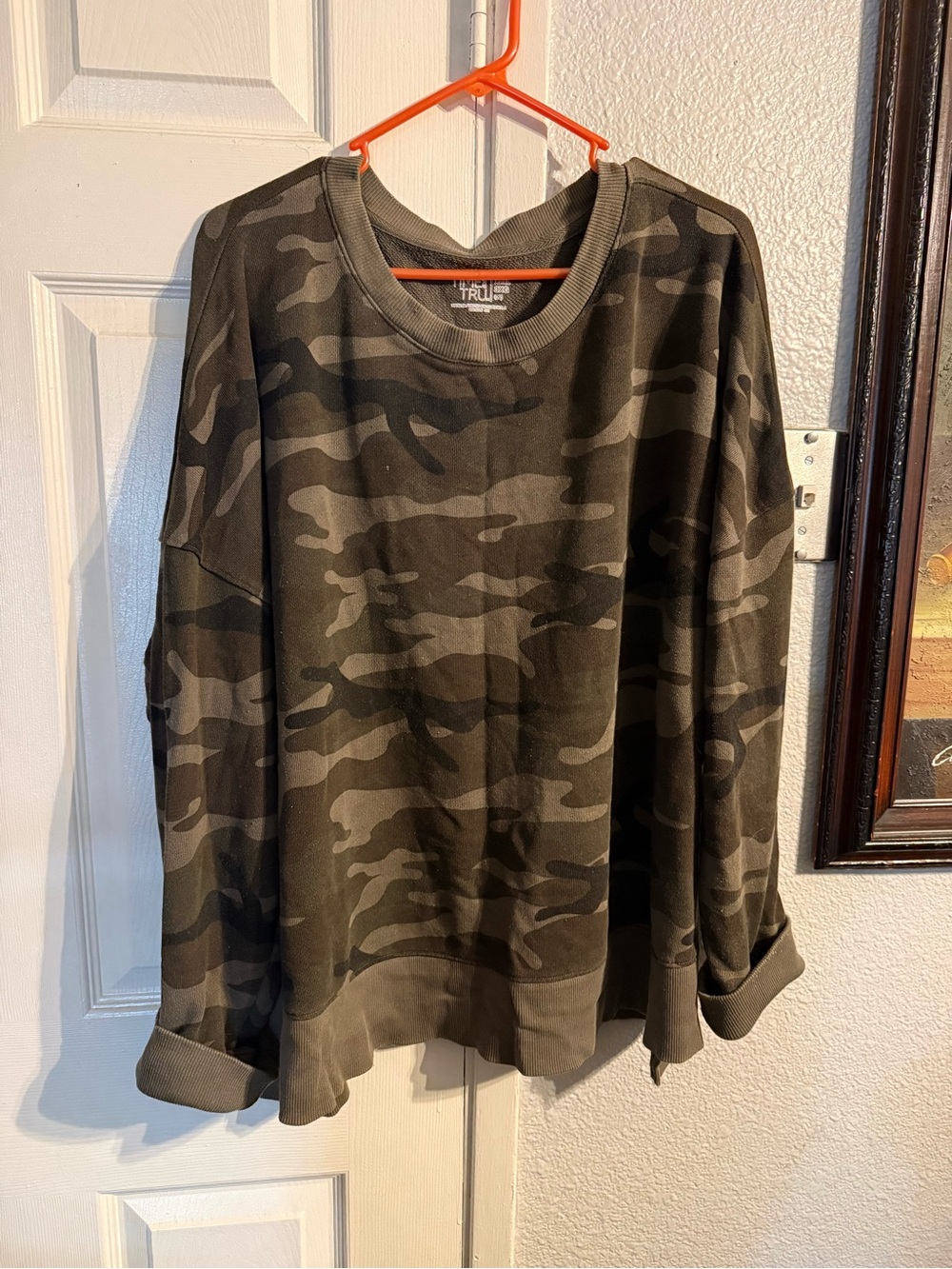 Time and Tru Women's Camouflage Crewneck Sweatshirt - Olive Green